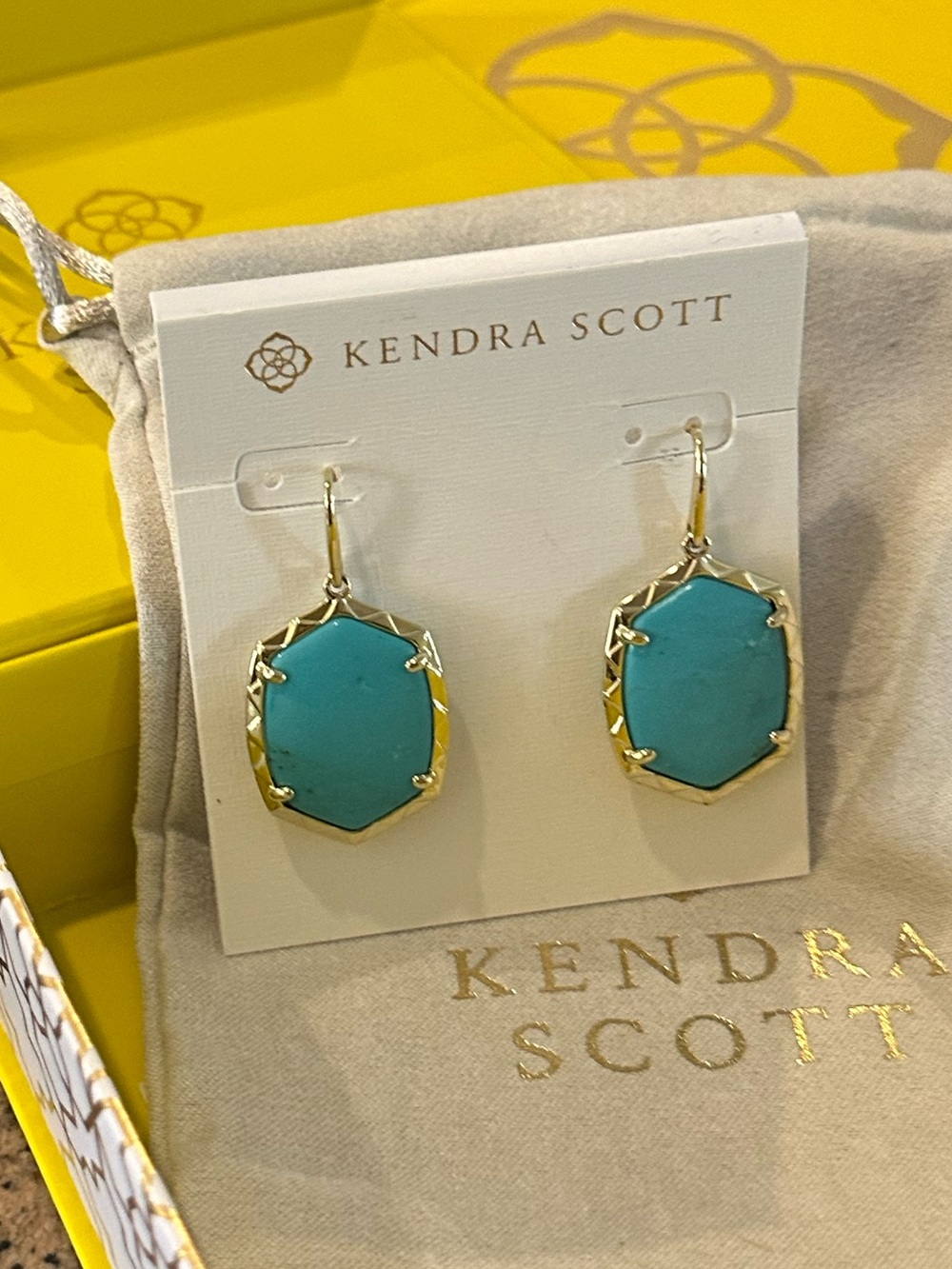 KENDRA SCOTT women's daphne drop earrings in gold variegated turquoise Magnesite